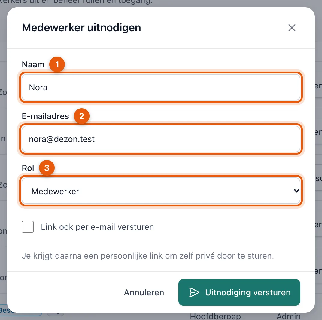 Het venster Medewerker uitnodigen met naam, e-mailadres en rol