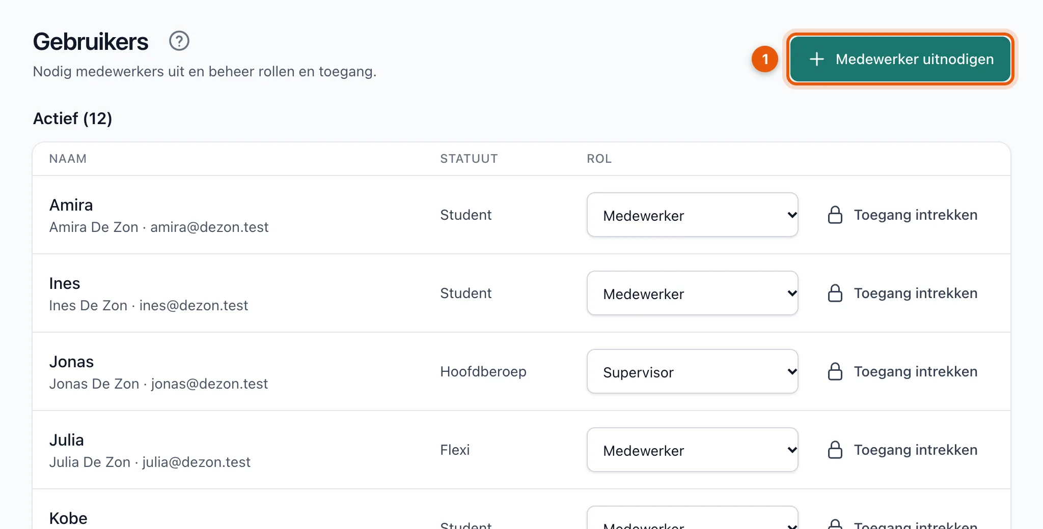De pagina Gebruikers met de knop Medewerker uitnodigen